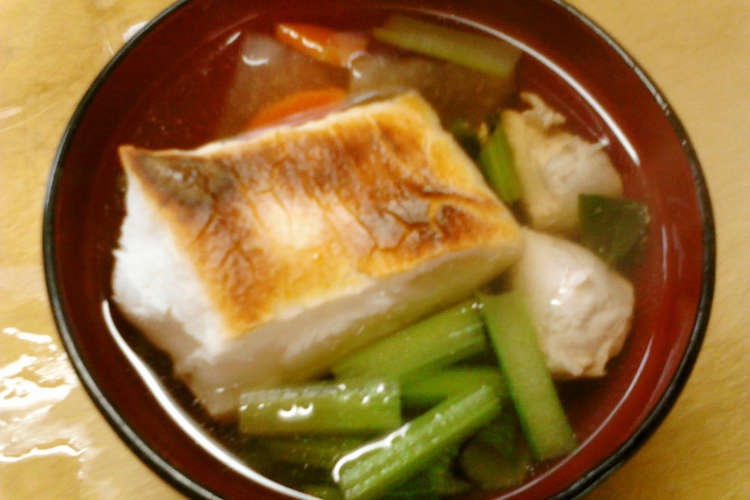 簡単 我が家のお雑煮 関東風 千葉 レシピ 作り方 By Jun1121 クックパッド 簡単おいしいみんなのレシピが358万品