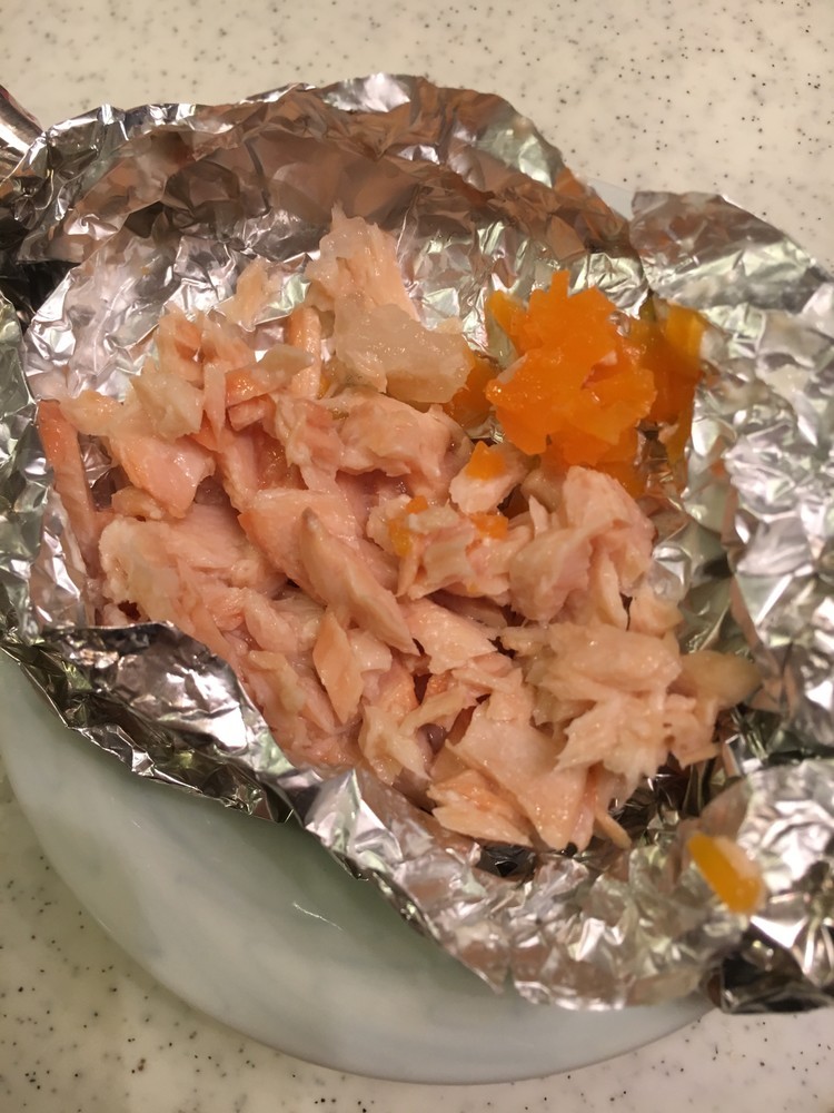 離乳食中期の取り分け〜鮭のホイル焼きの画像