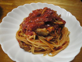 トマトと舞茸のピリ辛パスタ