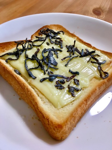 【おかずパン】塩こんぶチーズonトーストの写真