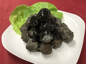 黒い肉団子
