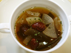 漢方医お勧め薬膳!大根と昆布のスープ