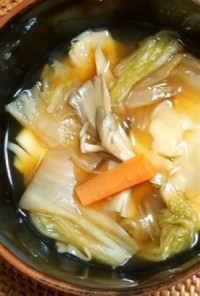 白菜と焼売の皮のスープ