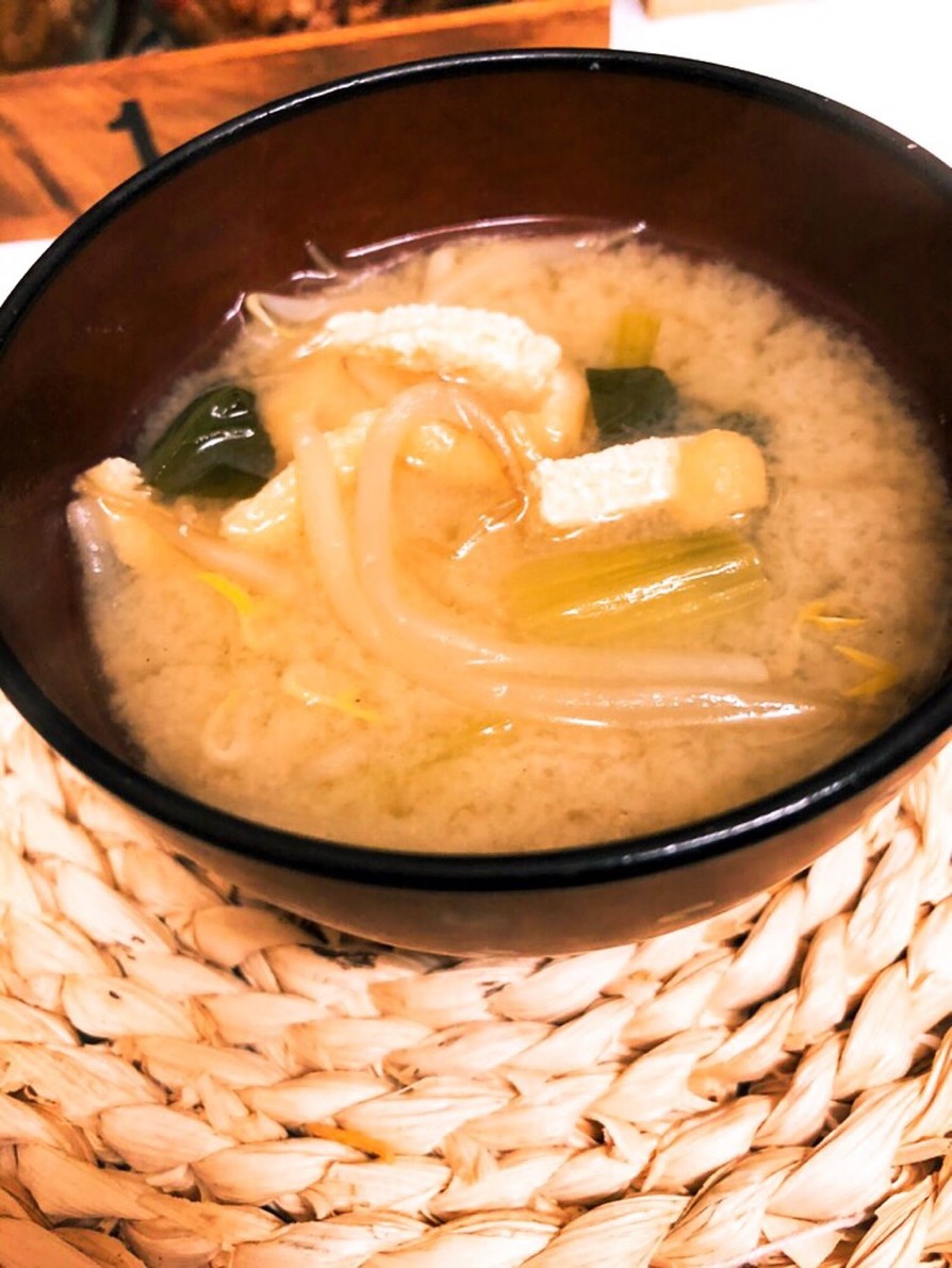 小松菜ともやしの味噌汁の画像