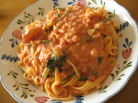 海老とほうれん草のトマトクリームパスタ
