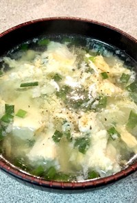 玉ねぎとニラ、木綿豆腐の中華卵スープ