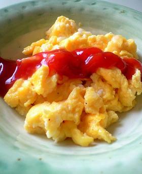 【簡単】レンジで楽々♪スクランブルエッグ