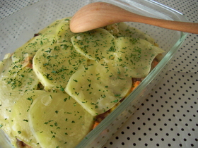 レンジdeじゃがいもとひき肉を重ねてチン