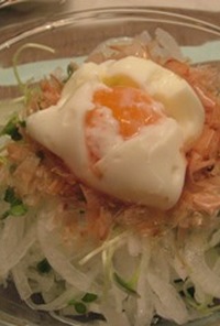 新玉葱と温泉卵の｢たまたま｣サラダ