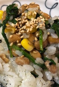 納豆とかき菜の胡麻和えのまぜご飯