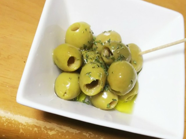 オリーブ実 オリーブオイル レシピ 作り方 By Yukitan クックパッド 簡単おいしいみんなのレシピが357万品