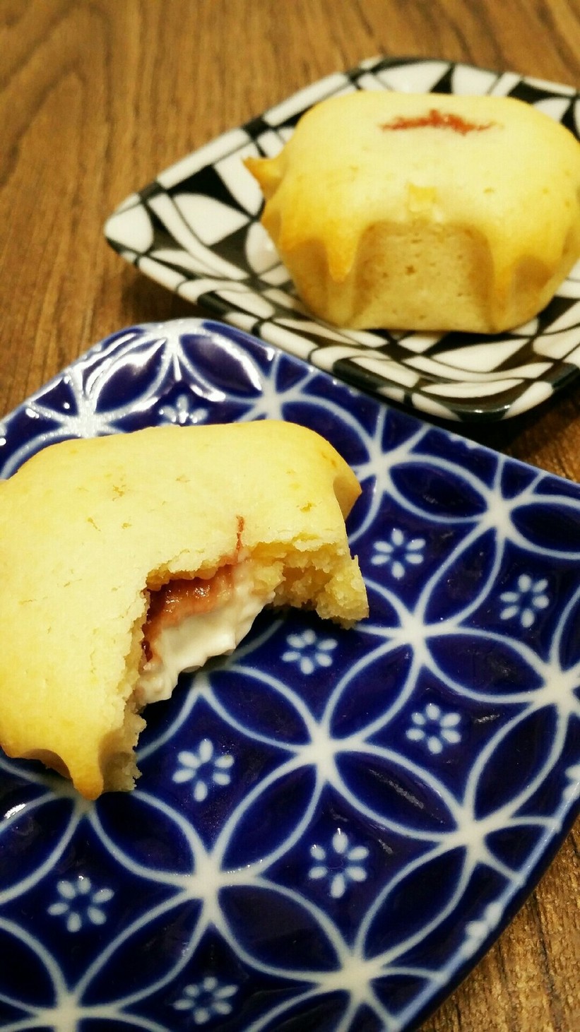 イチゴとクリームチーズのカップケーキの画像