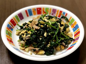 男のほうれん草と卵のバター醤油炒め