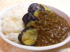 揚げナスのひき肉カレー
