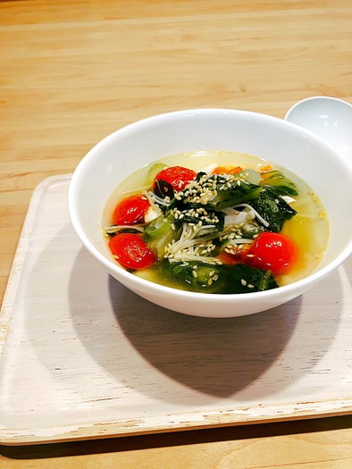 ロメインレタスの中華スープの写真