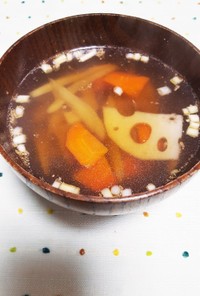 ゴマと生姜たっぷり根野菜スープ