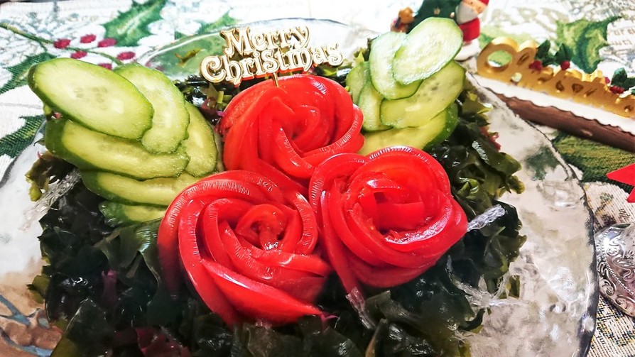 トマトの柊と海藻のクリスマスリースサラダの画像