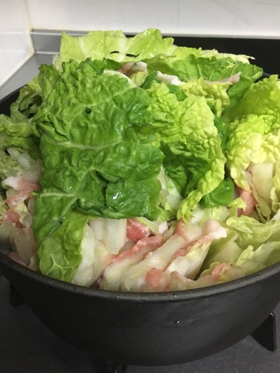 ストウブ鍋で豚肉と白菜のミルフィーユ鍋の写真