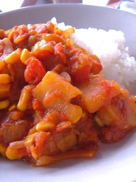 コーンとトマトのドライカレー