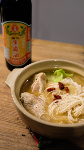 台湾薬膳スープ〖麻油鶏〗ゴマ油鶏肉酒煮
