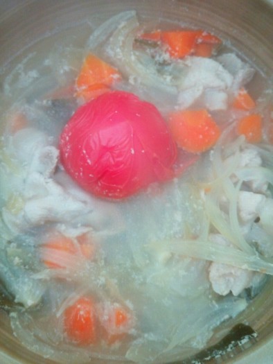 オニオンスープ風トマト入り鍋の写真