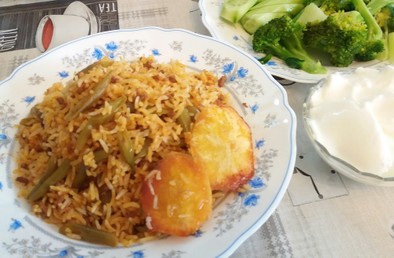 イラン料理　ルビヤポロ(いんげん豆ご飯)の写真