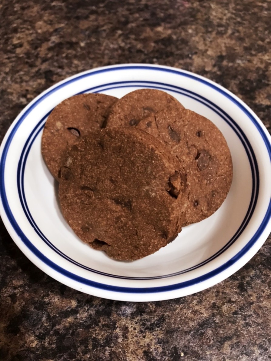 素朴なチョコチップクッキーの画像