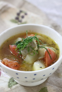 鱈とトマトの大葉茶スープ