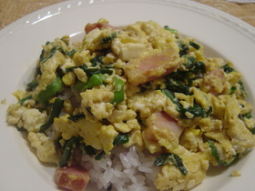 混ぜ混ぜ♪残り物チャンプルー丼