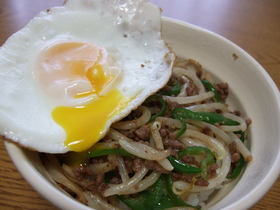 タマゴとろっ♪ひき肉と野菜の簡単甘辛どん