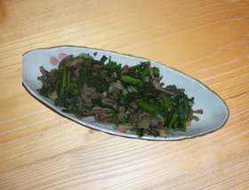 菜の花いっぱい♪きのこと豚肉の炒め物