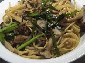 きのことにらのパスタ