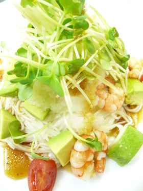 アボカドと海老のサラダ風おろし素麺。