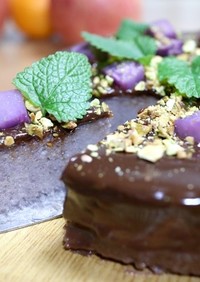 チョコ掛け紫芋のホールケーキ