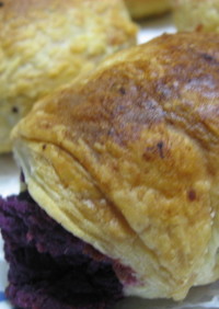 さっくさくが旨～～い♪簡単紫芋のパイ包み