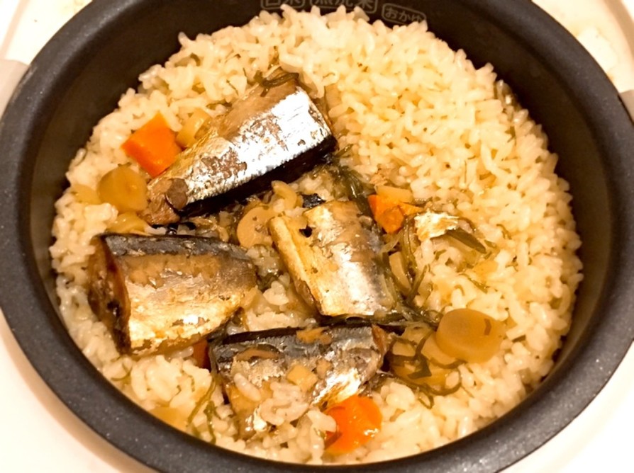 秋刀魚の缶詰で味決まる！炊き込みご飯の画像