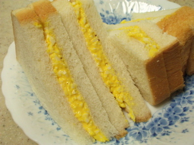 スタンドの卵サンドの写真