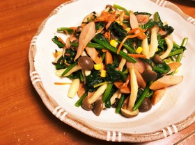 ソーセージと菠薐草のコンソメバターソテー