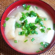 豆富と大根の味噌汁の写真
