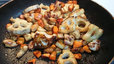 美味です✨鶏もも肉と根菜の酢醤油蒸し炒めの写真