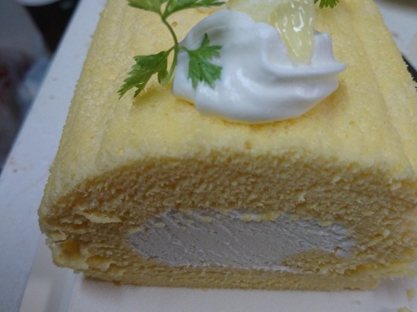 しっとり、ふわんなロールケーキ生地