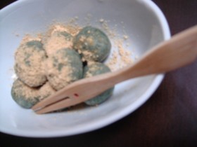 豆腐ふっ♪超ヘルシー×2よもぎ団子☆