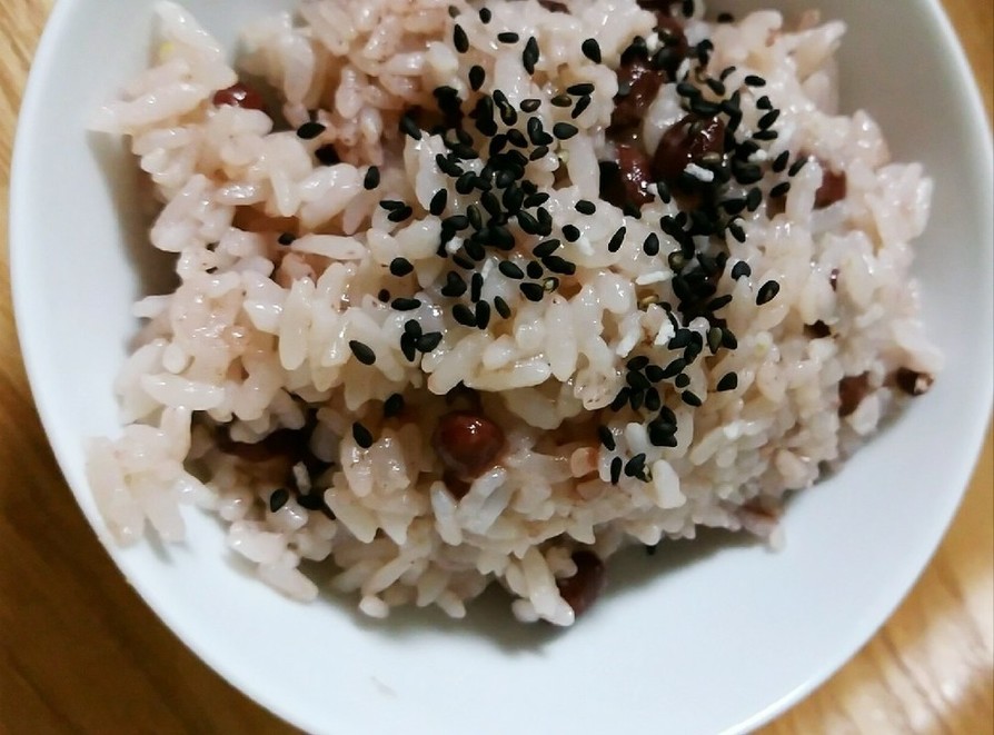 切り餅と赤飯の素と炊飯器で超簡単赤飯の画像