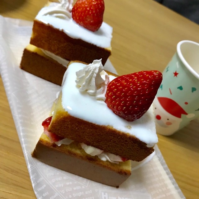 乗せるだけで簡単 カステラでイチゴケーキ レシピ 作り方 By クック甘党 クックパッド 簡単おいしいみんなのレシピが350万品