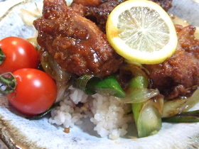 5分であっさり鶏から揚げの丼ぶり