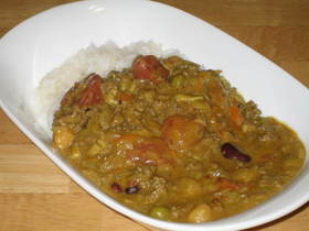 ココナッツミルク入り挽肉と豆のカレー