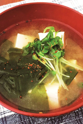 包丁いらず!わかめと豆腐の味噌汁
