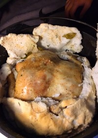 【キャンプ飯】ダッチオーブンで丸鶏の塩釜