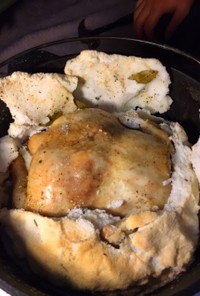 【キャンプ飯】ダッチオーブンで丸鶏の塩釜