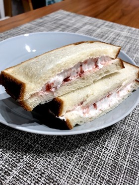 簡単いちごクリームサンド